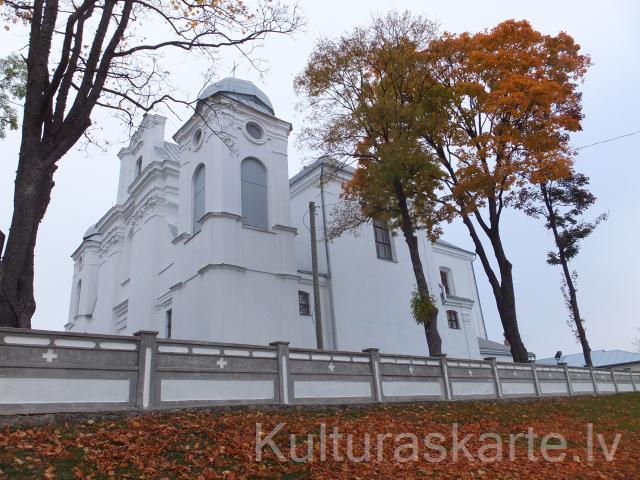 Dagdas Vissvētākās Trīsvienības Romas katoļu baznīca